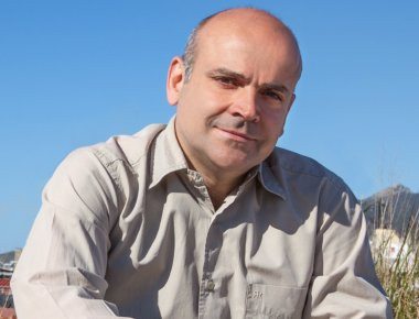 Πρώην συμβασιούχος μαχαίρωσε τον Δήμαρχο Ελευσίνας μέσα στο γραφείο του! - Συνελήφθη ο δράστης απ' την ΕΛ. ΑΣ. (upd)